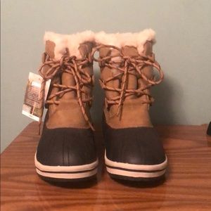 NWT- Pawz duck boots